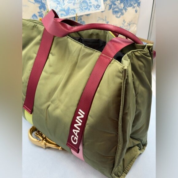 🆕 GANNI 🧿 NWT Medium Recycled Tech Tote, Kalamata & Burgundy - Picture 7 of 12
